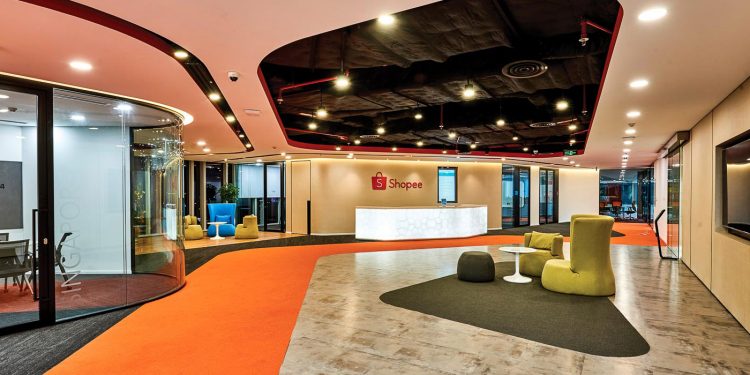 Tính chuyên nghiệp và tinh thần trẻ ở văn phòng Shopee