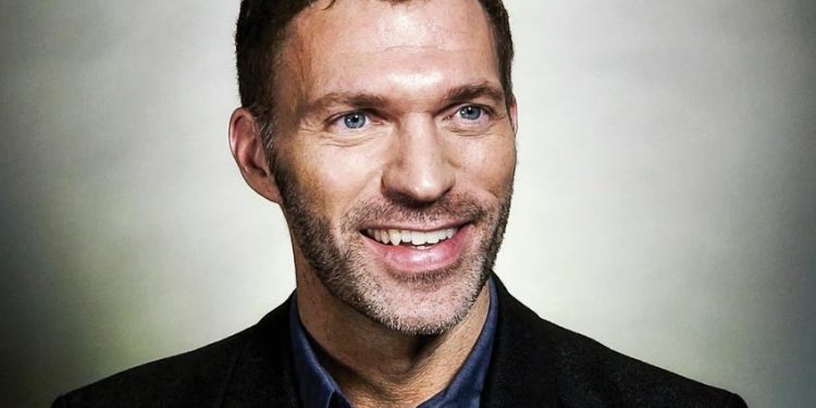 Travis Knight 2