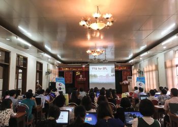 TS Vũ Thị Lan trong đợt tấp huấn cho giáo viên TA tỉnh Lào Cai