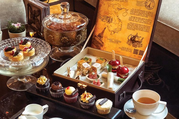 Tiệc trà chiều Giáng sinh ở Cafe des Beaux-Arts