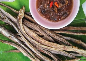 Khô lịch nướng chấm mắm me