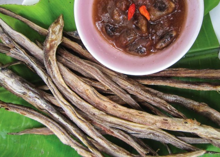 Khô lịch nướng chấm mắm me