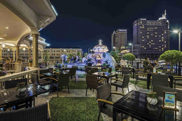 Khởi đầu năm mới với nụ cười hạnh phúc