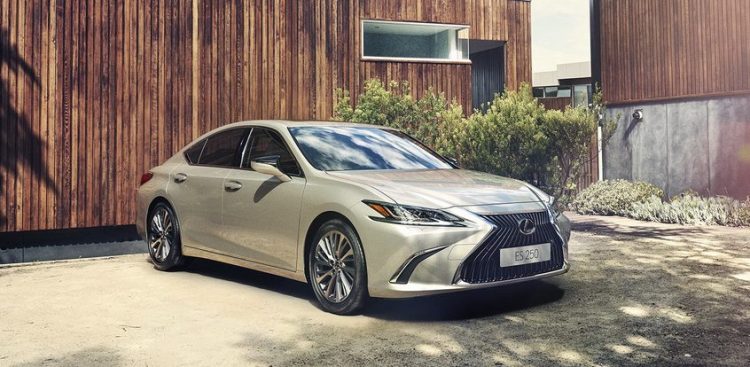 Lexus ES 250 mới giá 2,499 tỉ đồng chính thức được giới thiệu tại Việt Nam
