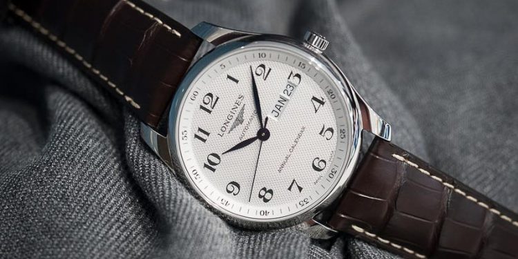 5 mẫu đồng hồ lịch thường niên tạo ấn tượng cho khởi đầu năm 2019 15