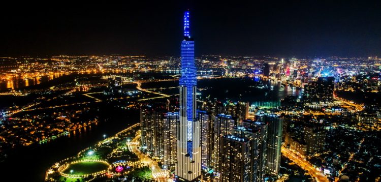 Giao thừa Tết Kỷ Hợi 2019 TPHCM bắn pháo hoa tại tòa nhà 81 tầng Landmark