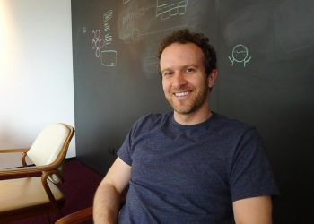 Vị CEO này kịch liệt phản đối thói tham công tiếc việc và khẳng định: "Bị điên mới làm việc hơn 40h/tuần" 1