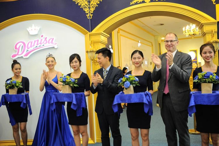 Danisa gói gọn tri ân tại lâu đài quà tặng 2