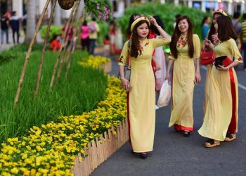 Hoạt cảnh diễn hàng đêm tại Hội hoa xuân Phú Mỹ Hưng 3