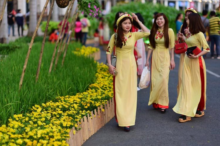 Hoạt cảnh diễn hàng đêm tại Hội hoa xuân Phú Mỹ Hưng 3