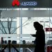 Huawei được cho là con bài chiến lược của ông Trump để gây sức ép với Trung Quốc trên bàn đàm phán thương mại - Ảnh: Reuters