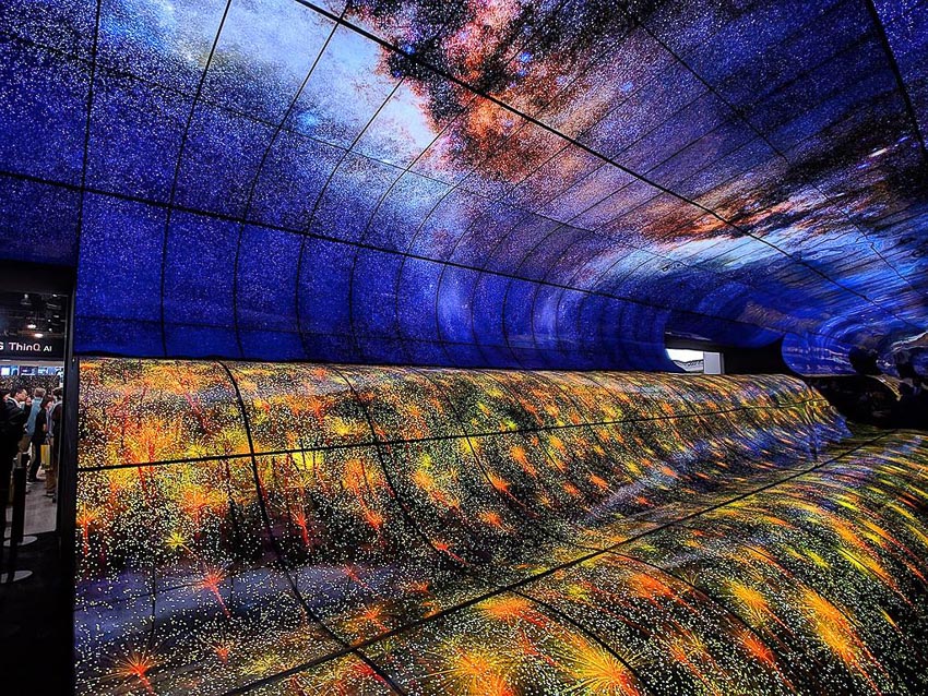 [CES 2019] Choáng ngợp với dải ngân hà từ màn hình OLED cong khổng lồ của LG 3