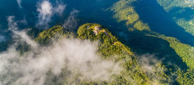 Đỉnh Bạch Mã nhìn từ trên cao 1