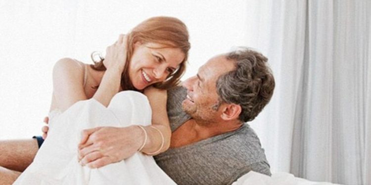 Giữ mãi tuổi xuân với tần suất quan hệ tình dục khoa học