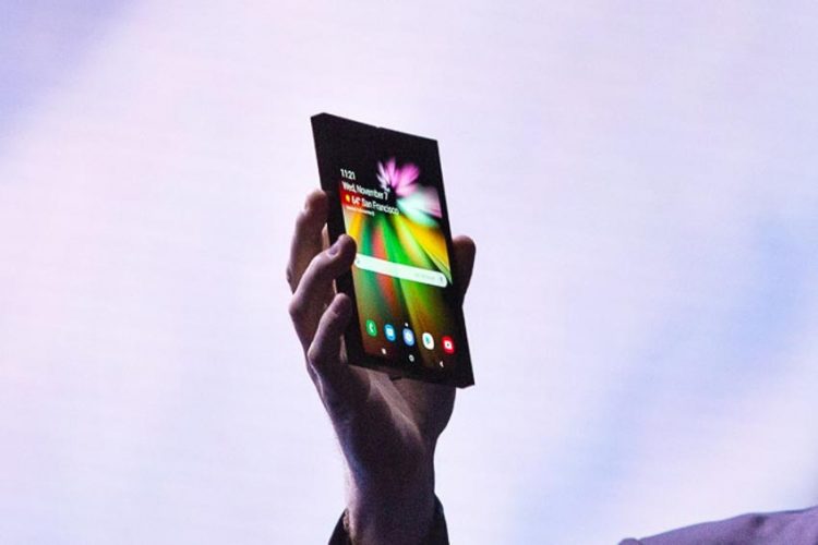 Samsung Galaxy S10 và smartphone màn hình gập 3