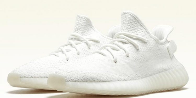 YEEZY BOOST 350 V2 Triple White lần đầu ra mắt tại Việt Nam 2