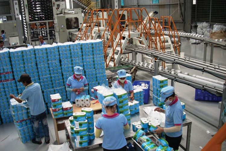 Việt Nam đang mất dần lợi thế về chi phí nhân công