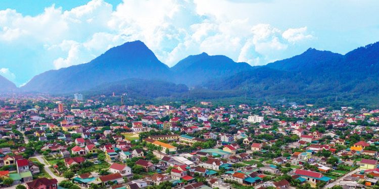 Thị xã Hồng Lĩnh dưới chân núi 9