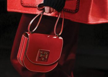 Thời thượng hơn với điểm nhấn màu đỏ