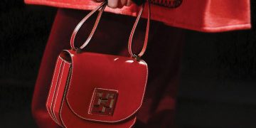 Thời thượng hơn với điểm nhấn màu đỏ