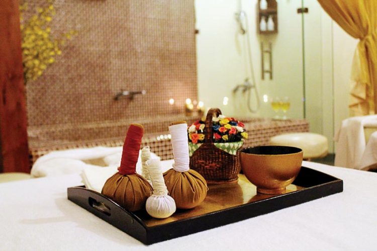 Massage truyền thống bằng tre