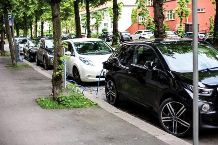Có thể tìm thấy cột sạc điện miễn phí ở bất cứ nơi đâu trên đường phố Oslo