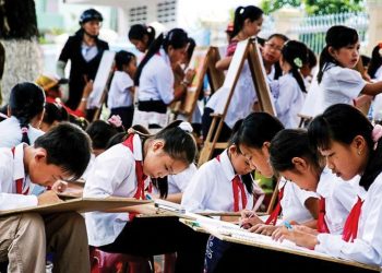 Giáo dục đúng đắn sẽ khuyến khích trẻ em hiếu kỳ và tò mò về thế giới