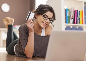 Nhộn nhịp hàng online