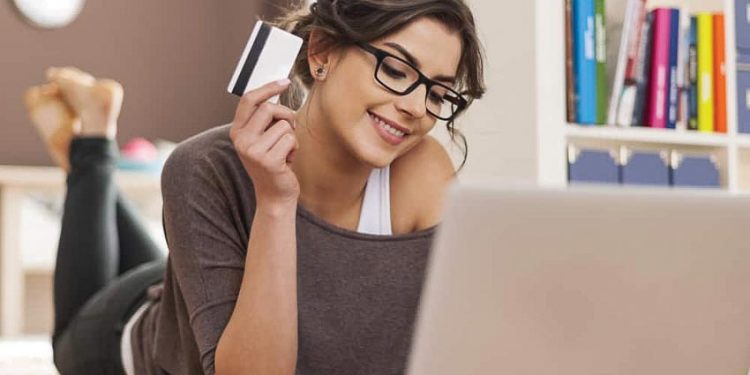 Nhộn nhịp hàng online