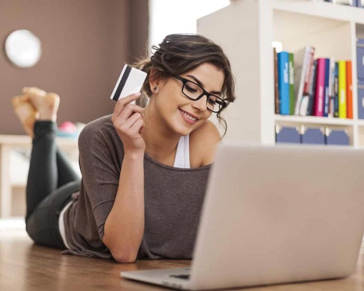 Nhộn nhịp hàng online