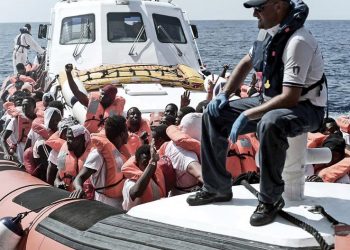 Người di cư - tỵ nạn trên tàu SOS Mediterranee