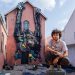 Bordalo II bên một tác phẩm của anh