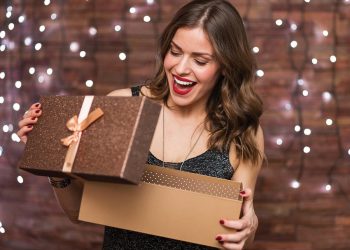 Chuyện nhà tôi: Phải cấm cả nịnh… vợ sếp