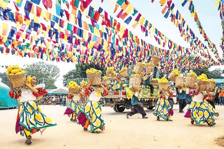 Rực rỡ sắc màu lễ hội xoài trên đảo Guimaras