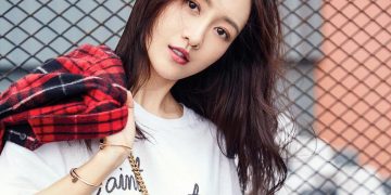 Sắc đỏ “hồng bao”: Tết rạng ngời cùng Kenzo và Saint Laurent