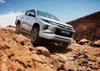 Bán tải Mitsubishi Triton mới ra mắt, động cơ mạnh mẽ, tiện nghi và đa dụng