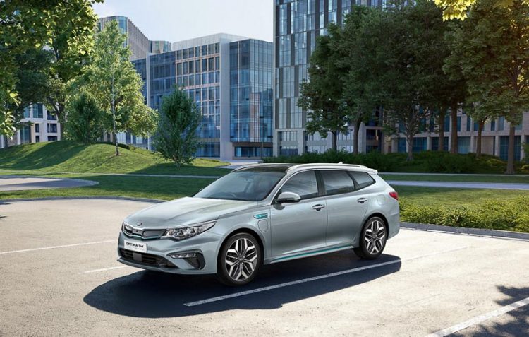 Kia Optima Sportswagon Hybrid 2019 trang bị loạt công nghệ cao cấp, tốn 1,5L xăng/100km