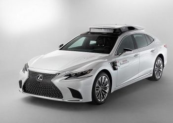 Toyota thử nghiệm tài xế ảo tự lái trên xế sang Lexus LS 500h