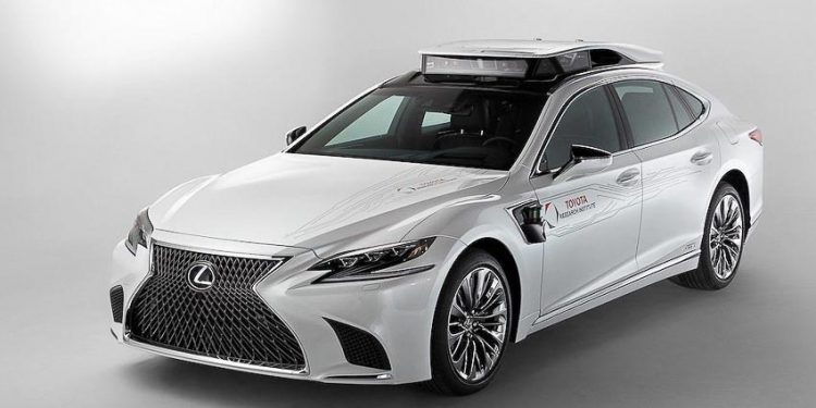 Toyota thử nghiệm tài xế ảo tự lái trên xế sang Lexus LS 500h