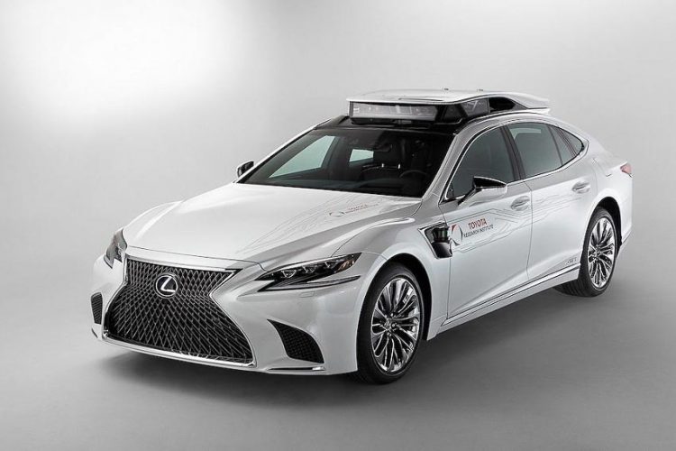 Toyota thử nghiệm tài xế ảo tự lái trên xế sang Lexus LS 500h