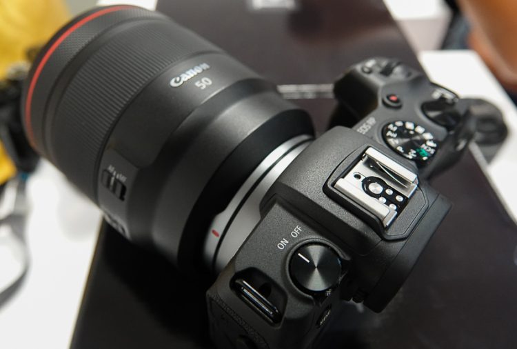 Canon ra mắt máy ảnh full-frame EOS RP siêu gọn nhẹ, giá 38 triệu đồng