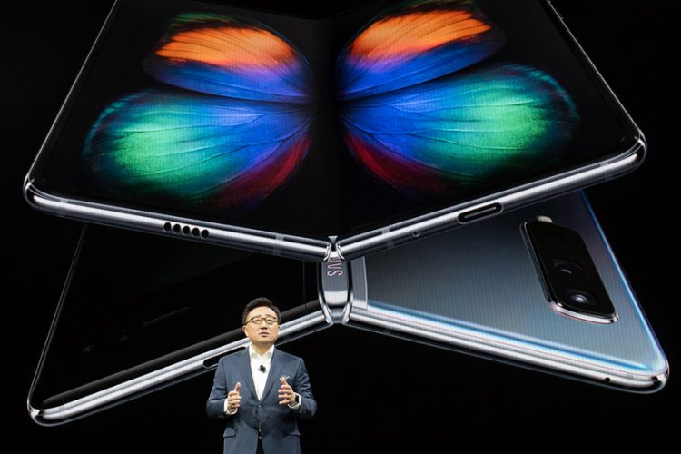 Samsung Galaxy Fold chính thức ra mắt: 46 triệu đồng, 6 camera, 3 cách đa nhiệm