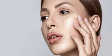 Cách dùng kem che khuyết điểm cho vùng da không đều màu. Ảnh: pictame