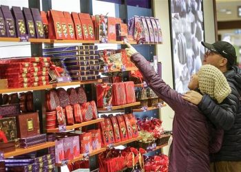 Người Châu Á ngày càng chi tiêu nhiều hơn cho lễ Tình Nhân