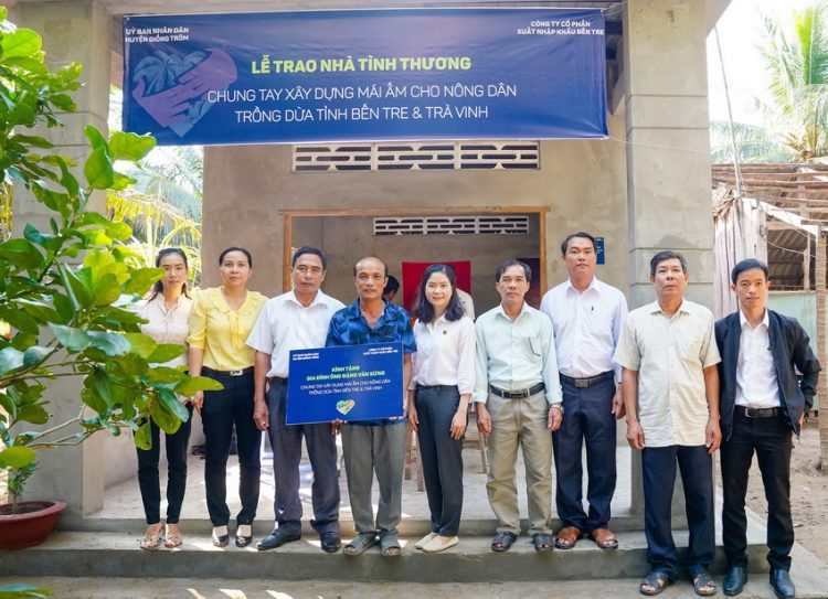 Công ty Betrimex bàn giao Nhà tình thương cho bàn con tỉnh Bến Tre và Trà Vinh đón Tết