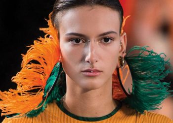 Xu hướng thời trang xuân-hè 2019: Điệu đà với lông vũ 3