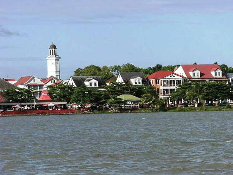 Thủ đô Paramaribo của Suriname, nơi diễn ra hội nghị của tổ chức HFLD