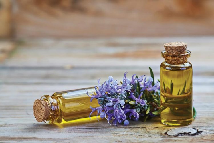 10 loại dầu và tinh dầu giúp giảm đau bệnh gút