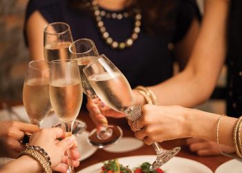 Đêm tiệc quý cô tại Saigon Café