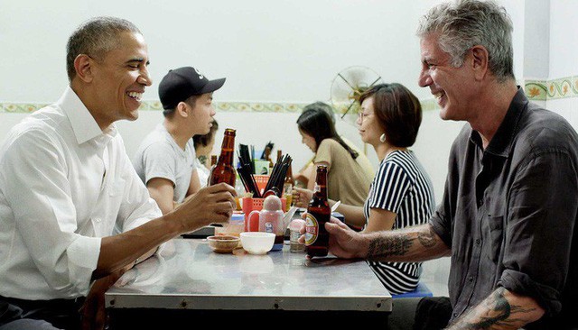 Ông Obama cũng uống bia Hà Nội trong chuyến công du sang Việt Nam hồi tháng 5/2016. Ảnh: VnEconomy.